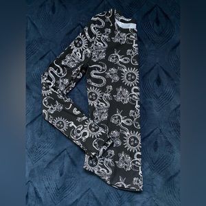 No Boundaries- size 3-5, black with white design